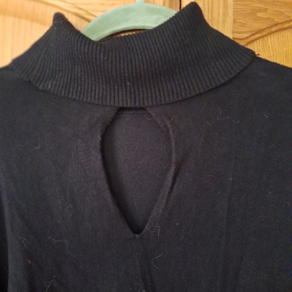 Lane Bryant Black Short Sleeve Turtleneck Keyhole Back Sweater Size 14/1… - Picture 4 of 5